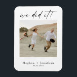 ミニマリズムウェディング エロープメント レセプション フォト マグネット<br><div class="desc">モダンでミニマルなデザインに、魅力的なカリグラフィーと写真を添えて。エロープメントウェディングの発表と、友人や家族とのお祝いへの招待にぴったり。名前や詳細、好きな写真に簡単にカスタマイズできます。</div>