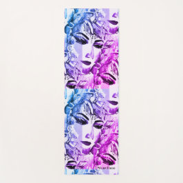 ミニマリズムモダンポスト官能的フェミニン姿 ヨガマット