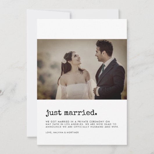 ミニマルたった今結婚しましたタイプライターフォントフォトカード 招待状 (正面)