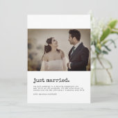 ミニマルたった今結婚しましたタイプライターフォントフォトカード 招待状 (スタンド正面)