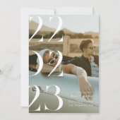 ミニマルでおしゃれな黒と白の「Save the date」 招待状 (正面)