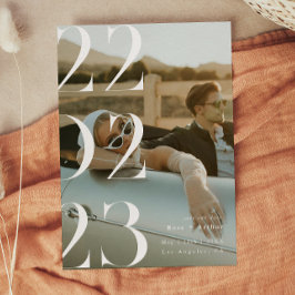 ミニマルでおしゃれな黒と白の「Save the date」 招待状