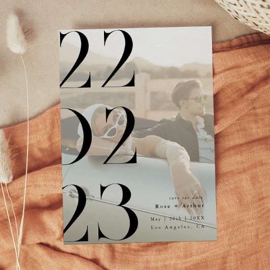 ミニマルでおしゃれな黒と白の「Save the date」 招待状