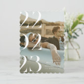 ミニマルでおしゃれな黒と白の「Save the date」 招待状 (スタンド正面)