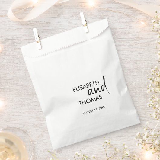 ミニマルでシンプルなモダンエレガントなギフトバッグ フェイバーバッグ (クリップ留めされた状態)