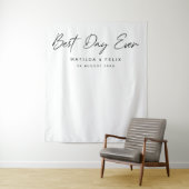 ミニマルで清潔なシンプルな結婚式当日の写真用バックドロップ タペストリー (インサイチュ)