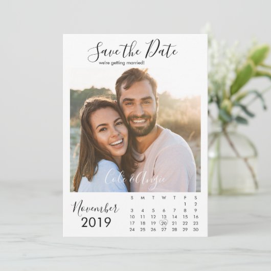 ミニマルなカレンダー日付を写真で保存 セーブザデート (スタンド正面)