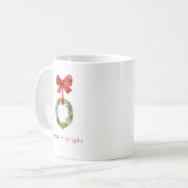 ミニマルなクリスマスグリーン。メリー +明るい コーヒーマグカップ (正面左)