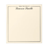 ミニマルなクリームエレガントの机から ノートパッド (正面)