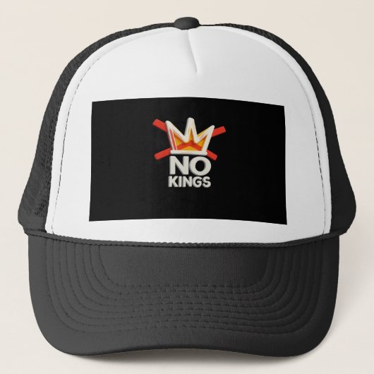ミニマルなクリーンさが特徴の「No Kings」デザイン キャップ (正面)