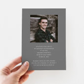 ミニマルなグレー写真卒業 案内状