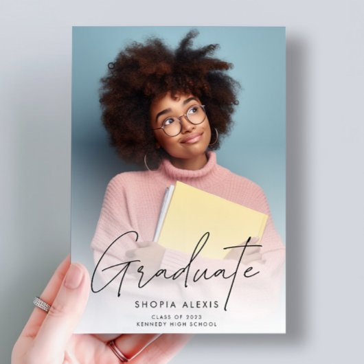 ミニマルなスクリプトオーバーレイ2枚の写真の卒業 案内状