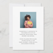 ミニマルなスクリプトオーバーレイ2枚の写真の卒業 案内状 (裏面)