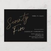 ミニマルなスクリプトブラックと金ゴールド75誕生日 インビテーションポストカード (正面)