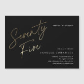 ミニマルなスクリプトブラックと金ゴールド75誕生日 マグネット招待状 (正面)