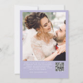 ミニマルなスクリプトラベンダーQRコードフォト結婚ズ 招待状 (裏面)
