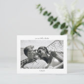 ミニマルなスクリプトレタリング写真の日付の保存 案内ポストカード (スタンド正面)