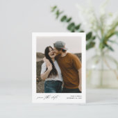 ミニマルなスクリプト写真 ウェディング セーブ・ザ・デート 案内ポストカード (スタンド正面)