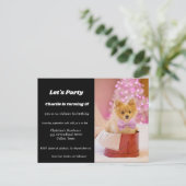 ミニマルなスクリプト子犬の誕生日パーティー インビテーションポストカード (スタンド正面)