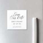 ミニマルなスクリプト結婚式の日付を保存 マグネット<br><div class="desc">ミニマルモダンリストスクリプトウェディング日付マグネットを保存。シンプル書ミニマル字タイポグラフィデザイン。カスタム結婚式のためにパーソナライズ日付を保存する。</div>