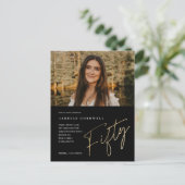 ミニマルなスクリプト金ゴールド50thフォト誕生日 ポストカード (スタンド正面)