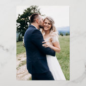 ミニマルなセリフタイポグラフィ結婚写真 箔招待状 (裏面)