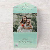 ミニマルなセージグリーンのウェディング オールインワン招待状 (外側)