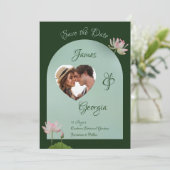 ミニマルなソフトピンク&グリーンロータスiの日付を保存 招待状 (スタンド正面)