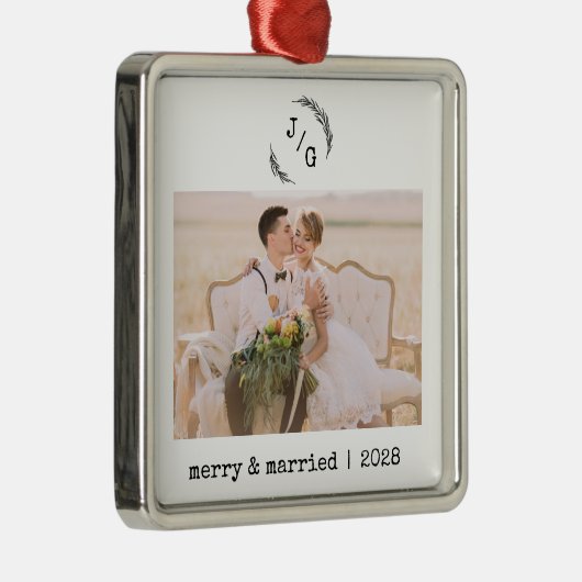 ミニマルなタイプライターメリーモノグラムと結婚した メタルオーナメント (右)