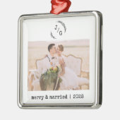 ミニマルなタイプライターメリーモノグラムと結婚した メタルオーナメント (左)