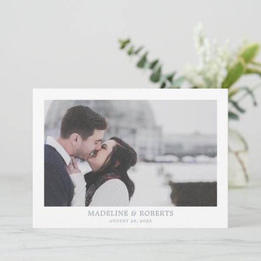 ミニマルなダスティブルー結婚フォトのサンキューカード サンキューカード (スタンド正面)