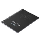 ミニマルなダークグレー ノートブック (左側)