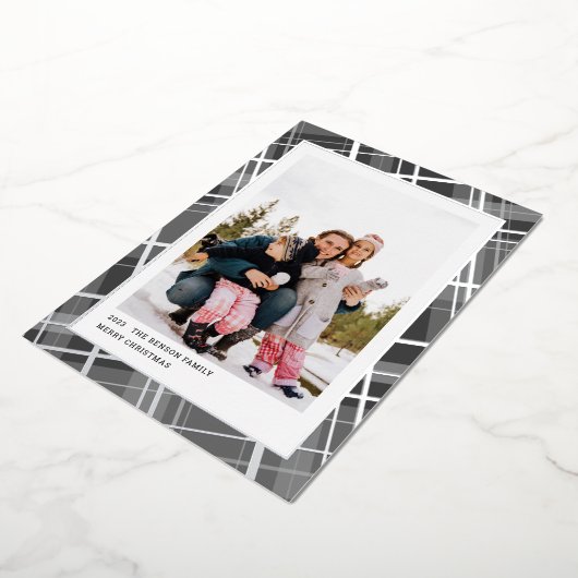 ミニマルなチェック柄 1枚の写真 グレーの縦型 本物 箔シーズンカード (回転した状態)