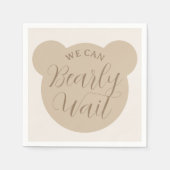 ミニマルなニュートラルベビーシャワーを待つことができる スタンダードカクテルナプキン (正面)