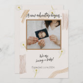 ミニマルなニュートラルベージュの妊娠発表 招待状 (正面/裏面)