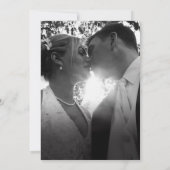 ミニマルなネイビー青と白の文字写真結婚の 招待状 (裏面)