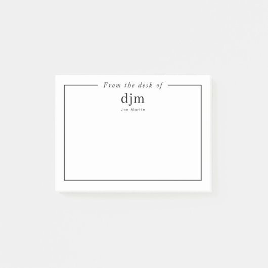 ミニマルなビジネスシンプルノートのデスクから ポストイット (正面)