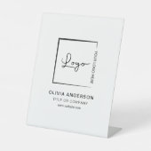 ミニマルなビジネスロゴプロフェッショナル モダン 台座サイン (正面)