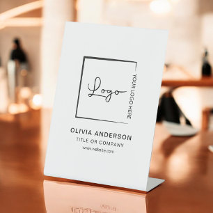 ミニマルなビジネスロゴプロフェッショナル モダン 台座サイン