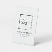 ミニマルなビジネスロゴプロフェッショナル モダン 台座サイン (正面)