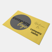 ミニマルなビジネス会社のロゴ歓迎あいさつ ドアマット (アングル)