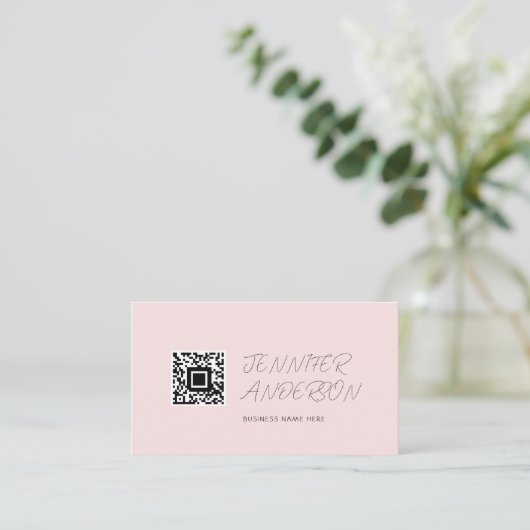 ミニマルなピンクと白のカスタムロゴモダン 名刺 (スタンド正面)