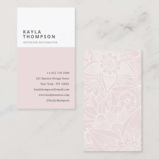 ミニマルなピンクの白のカラーブロックのフローラルパターン 名刺 (正面/裏面)