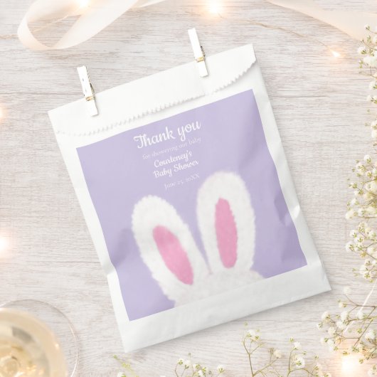 ミニマルなフワフワフワのバニーシャワー フェイバーバッグ (クリップ留めされた状態)