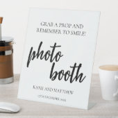 ミニマルなブライダルシャワーの写真撮影看板 台座サイン (インサイチュ)