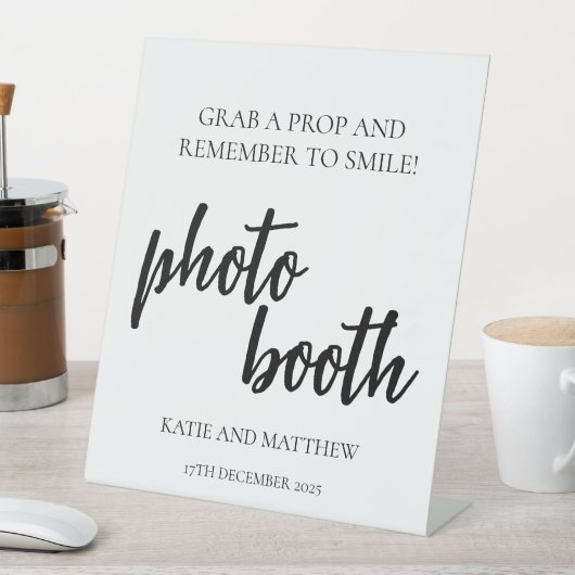 ミニマルなブライダルシャワーの写真撮影看板 台座サイン (インサイチュ)