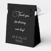 ミニマルなブラックとホワイトのウェディング フェイバーボックス (裏面サイド)