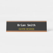 ミニマルなブラックと金ゴールド文字 デスクネームプレート (正面)