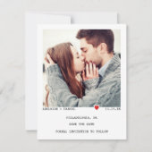 ミニマルなブラックタイポグラフィと赤いハート写真 セーブザデート (正面)