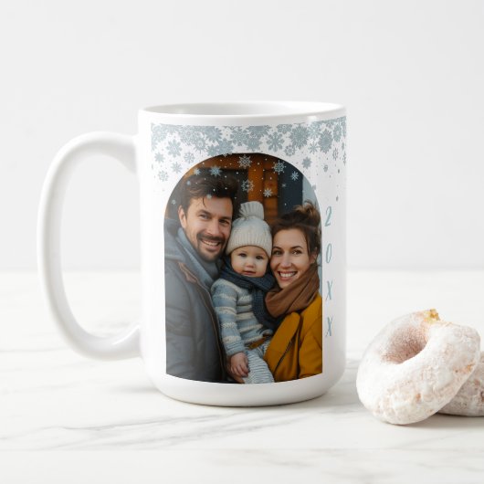 ミニマルなブルースノーフレークのアーチ写真 コーヒーマグカップ (ドーナツ)